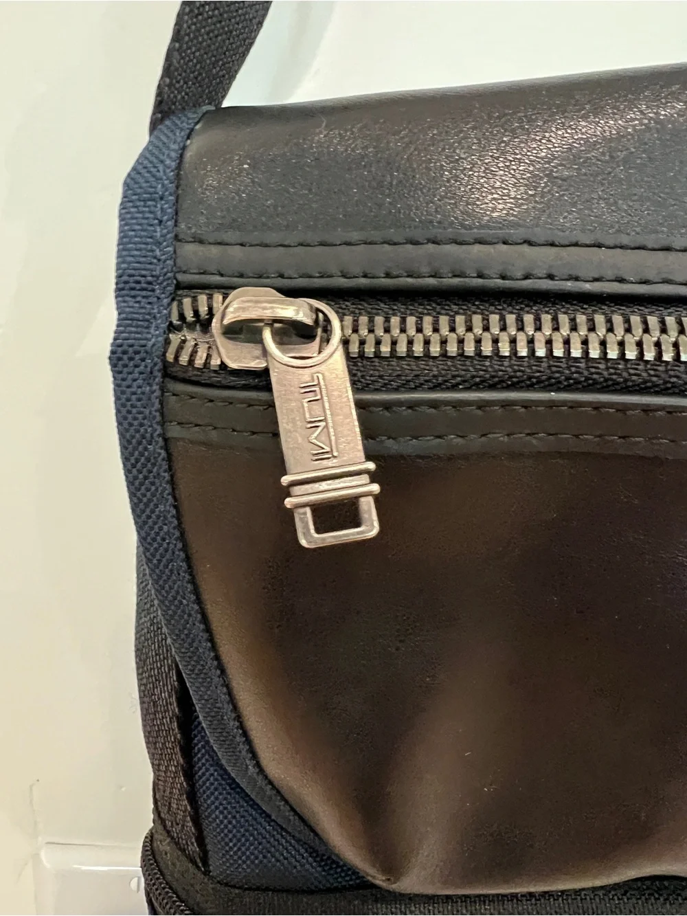 TUMI Men's Black & Navy Crossbody Messenger Bag